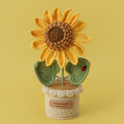 Crocheted potted plant 043