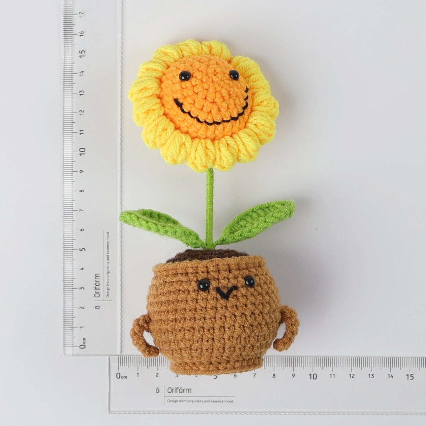 Crocheted potted plant 013