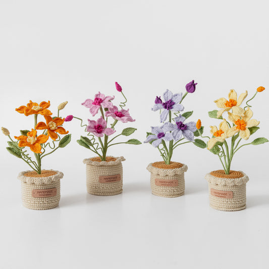 Crocheted potted plant 040